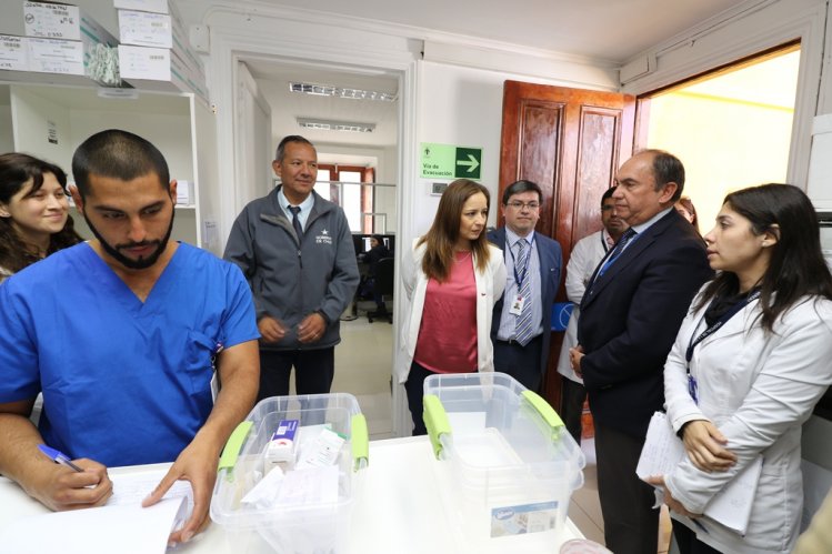 GOBIERNO ABRE FARMACIA SATÉLITE PARA AGILIZAR ENTREGA DE MEDICAMENTOS EN HOSPITAL DE LA SERENA GOBIERNO ABRE FARMACIA SATÉLITE PARA AGILIZAR ENTREGA DE MEDICAMENTOS EN HOSPITAL DE LA SERENA