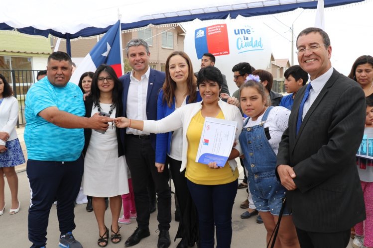 MÁS DE 150 FAMILIAS DE COQUIMBO PODRÁN PASAR LAS FIESTAS DE FIN DE AÑO EN SUS NUEVAS VIVIENDAS