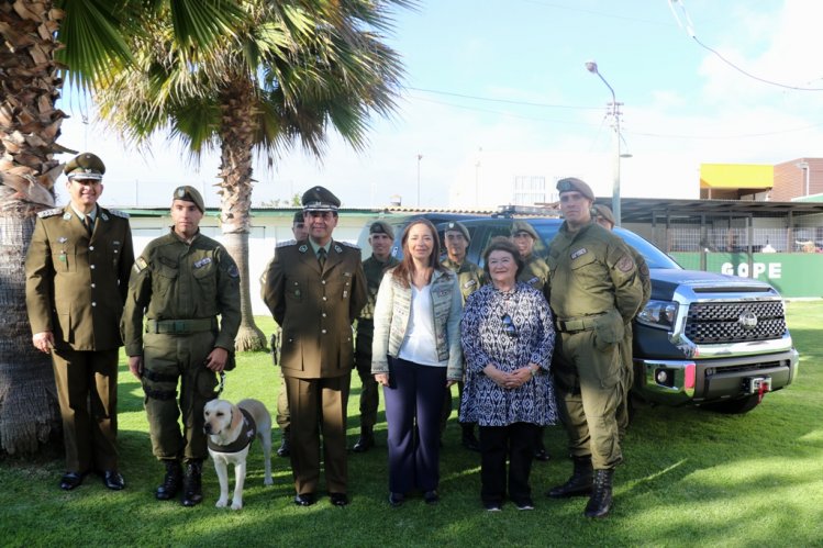 CARABINEROS INICIA REPOSICIÓN DE VEHÍCULOS POLICIALES CON RECURSOS DEL GOBIERNO REGIONAL