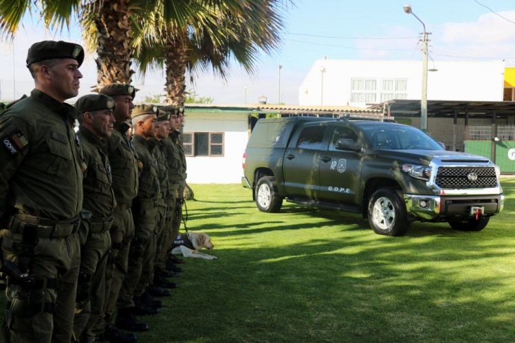 CARABINEROS INICIA REPOSICIÓN DE VEHÍCULOS POLICIALES CON RECURSOS DEL GOBIERNO REGIONAL