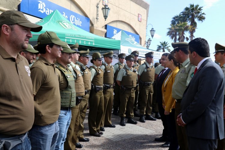 MÁS DE 130 CARABINEROS RESGUARDARÁN LA SEGURIDAD DE LOS HABITANTES DE LA REGIÓN DURANTE LAS COMPRAS NAVIDEÑAS MÁS DE 130 CARABINEROS RESGUARDARÁN LA SEGURIDAD DE LOS HABITANTES DE LA REGIÓN DURANTE LAS COMPRAS NAVIDEÑAS