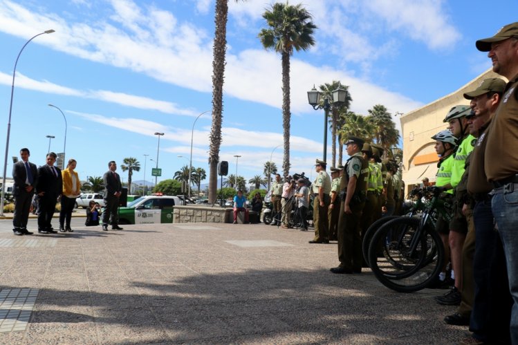 MÁS DE 130 CARABINEROS RESGUARDARÁN LA SEGURIDAD DE LOS HABITANTES DE LA REGIÓN DURANTE LAS COMPRAS NAVIDEÑAS MÁS DE 130 CARABINEROS RESGUARDARÁN LA SEGURIDAD DE LOS HABITANTES DE LA REGIÓN DURANTE LAS COMPRAS NAVIDEÑAS