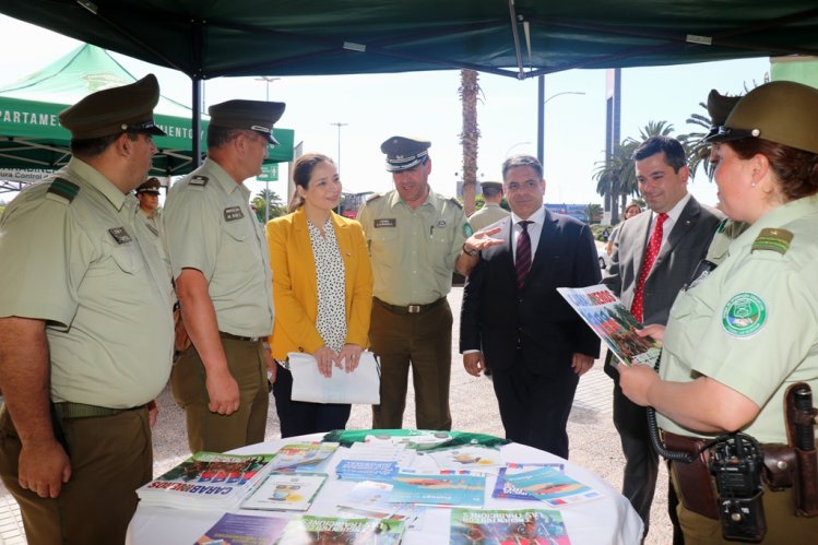 MÁS DE 130 CARABINEROS RESGUARDARÁN LA SEGURIDAD DE LOS HABITANTES DE LA REGIÓN DURANTE LAS COMPRAS NAVIDEÑAS MÁS DE 130 CARABINEROS RESGUARDARÁN LA SEGURIDAD DE LOS HABITANTES DE LA REGIÓN DURANTE LAS COMPRAS NAVIDEÑAS