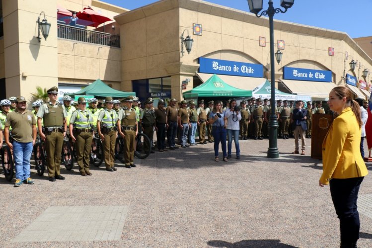 MÁS DE 130 CARABINEROS RESGUARDARÁN LA SEGURIDAD DE LOS HABITANTES DE LA REGIÓN DURANTE LAS COMPRAS NAVIDEÑAS MÁS DE 130 CARABINEROS RESGUARDARÁN LA SEGURIDAD DE LOS HABITANTES DE LA REGIÓN DURANTE LAS COMPRAS NAVIDEÑAS