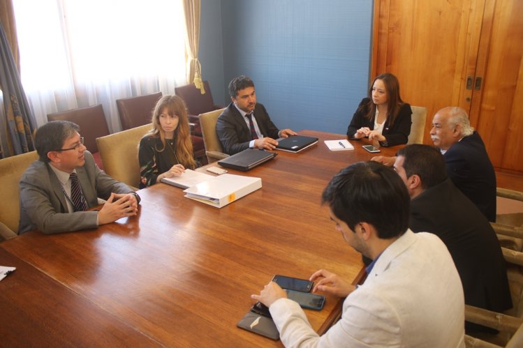 GOBIERNO Y MUNICIPIO EVALUARÁN NUEVOS TERRENOS PARA FUTURO HOSPITAL DE LA SERENA GOBIERNO Y MUNICIPIO EVALUARÁN NUEVOS TERRENOS PARA FUTURO HOSPITAL DE LA SERENA