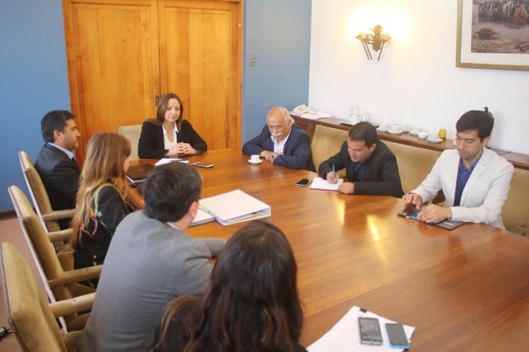 GOBIERNO Y MUNICIPIO EVALUARÁN NUEVOS TERRENOS PARA FUTURO HOSPITAL DE LA SERENA GOBIERNO Y MUNICIPIO EVALUARÁN NUEVOS TERRENOS PARA FUTURO HOSPITAL DE LA SERENA
