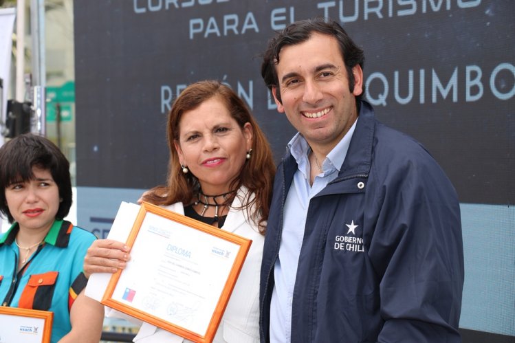 ALIANZA ENTRE SENCE Y TURISMO PERMITE QUE TRABAJADORES DE LA REGIÓN DE COQUIMBO SE PREPAREN PARA EL ECLIPSE SOLAR ALIANZA ENTRE SENCE Y TURISMO PERMITE QUE TRABAJADORES DE LA REGIÓN DE COQUIMBO SE PREPAREN PARA EL ECLIPSE SOLAR