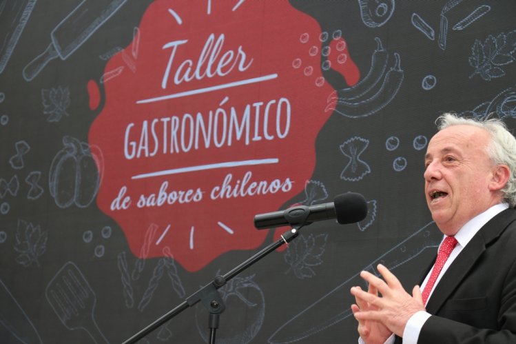 GOBIERNO CAPACITA A EMPRESARIOS GASTRONÓMICOS EN HOSPITALIDAD Y SERVICIO GOBIERNO CAPACITA A EMPRESARIOS GASTRONÓMICOS EN HOSPITALIDAD Y SERVICIO