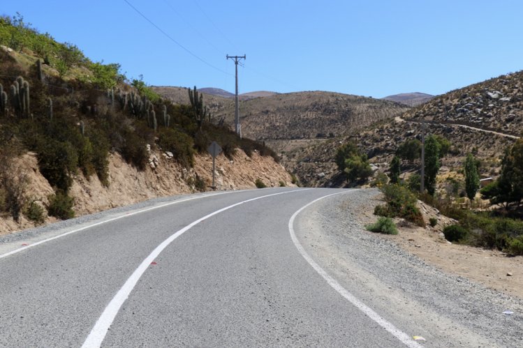 GOBIERNO PAVIMENTA CAMINOS RURALES EN CANELA