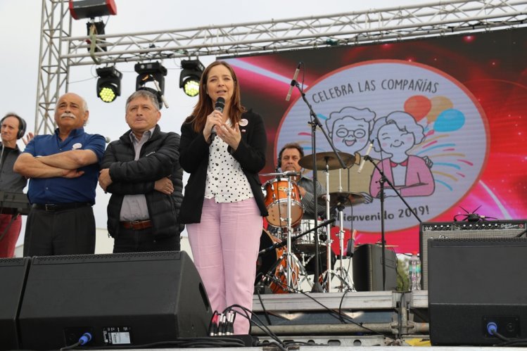 ADULTOS MAYORES DE LA SERENA CERRARON EL AÑO COREANDO LAS CANCIONES DE LOS HERMANOS ZABALETA EN LAS COMPAÑÍAS