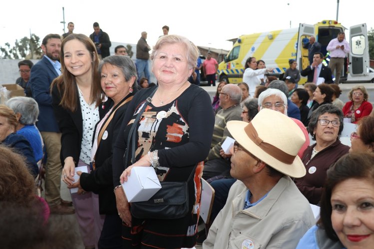 ADULTOS MAYORES DE LA SERENA CERRARON EL AÑO COREANDO LAS CANCIONES DE LOS HERMANOS ZABALETA EN LAS COMPAÑÍAS