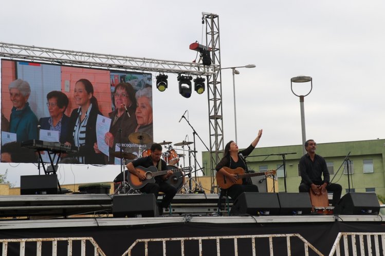 ADULTOS MAYORES DE LA SERENA CERRARON EL AÑO COREANDO LAS CANCIONES DE LOS HERMANOS ZABALETA EN LAS COMPAÑÍAS ADULTOS MAYORES DE LA SERENA CERRARON EL AÑO COREANDO LAS CANCIONES DE LOS HERMANOS ZABALETA EN LAS COMPAÑÍAS