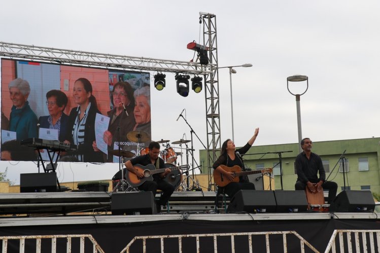 ADULTOS MAYORES DE LA SERENA CERRARON EL AÑO COREANDO LAS CANCIONES DE LOS HERMANOS ZABALETA EN LAS COMPAÑÍAS