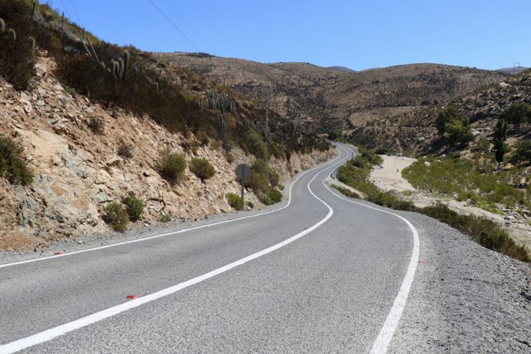 GOBIERNO PAVIMENTA CAMINOS RURALES EN CANELA