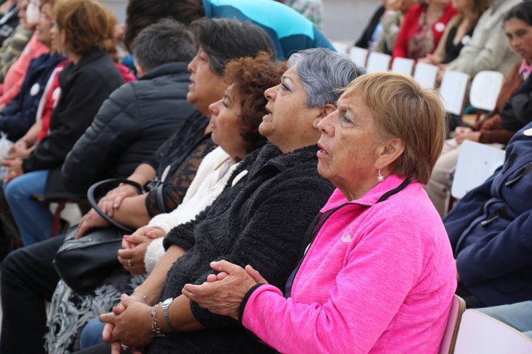 ADULTOS MAYORES DE LA SERENA CERRARON EL AÑO COREANDO LAS CANCIONES DE LOS HERMANOS ZABALETA EN LAS COMPAÑÍAS