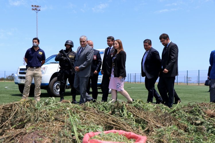 GOBIERNO DA FUERTE SEÑAL DE COMBATE AL NARCOTRÁFICO Y CRIMEN ORGANIZADO EN LA PROVINCIA DEL CHOAPA GOBIERNO DA FUERTE SEÑAL DE COMBATE AL NARCOTRÁFICO Y CRIMEN ORGANIZADO EN LA PROVINCIA DEL CHOAPA