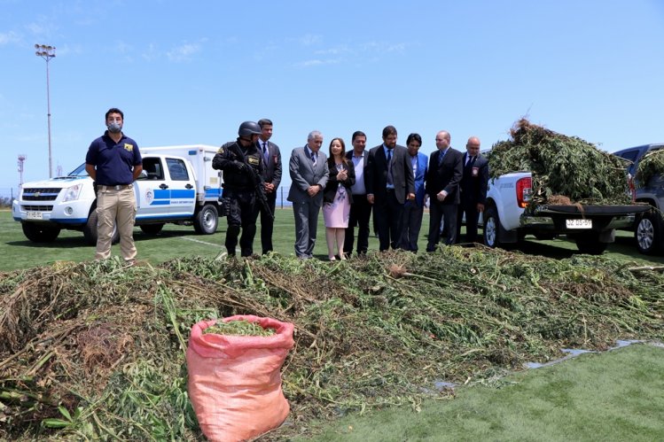 GOBIERNO DA FUERTE SEÑAL DE COMBATE AL NARCOTRÁFICO Y CRIMEN ORGANIZADO EN LA PROVINCIA DEL CHOAPA GOBIERNO DA FUERTE SEÑAL DE COMBATE AL NARCOTRÁFICO Y CRIMEN ORGANIZADO EN LA PROVINCIA DEL CHOAPA