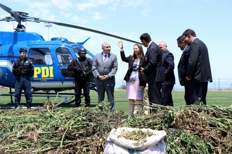 GOBIERNO DA FUERTE SEÑAL DE COMBATE AL NARCOTRÁFICO Y CRIMEN ORGANIZADO EN LA PROVINCIA DEL CHOAPA GOBIERNO DA FUERTE SEÑAL DE COMBATE AL NARCOTRÁFICO Y CRIMEN ORGANIZADO EN LA PROVINCIA DEL CHOAPA