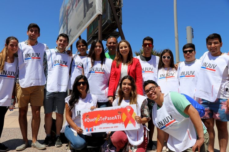 PROMUEVEN EL EXAMEN RÁPIDO PARA DETECTAR EL VIH ENTRE LA POBLACIÓN JUVENIL PROMUEVEN EL EXAMEN RÁPIDO PARA DETECTAR EL VIH ENTRE LA POBLACIÓN JUVENIL
