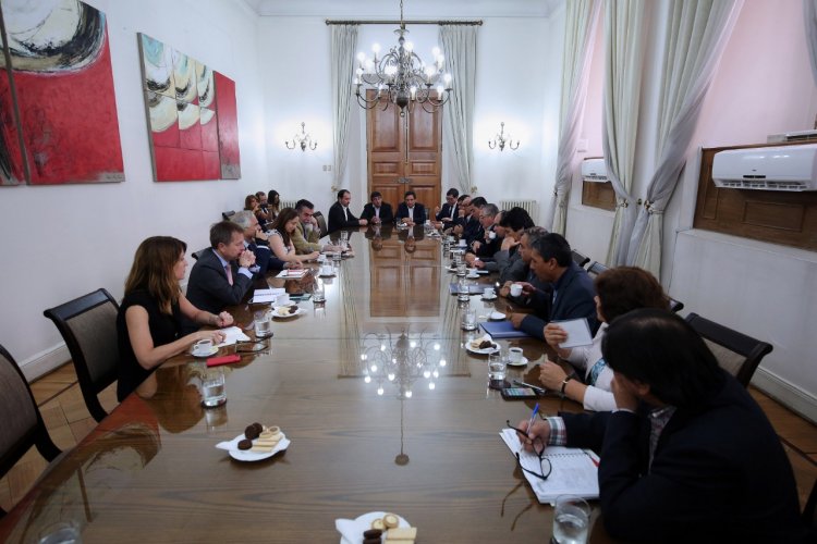 GOBIERNO EVALÚA MEDIDA PARA AYUDAR A FAMILIAS AFECTADAS POR LA ESCASEZ HÍDRICA GOBIERNO EVALÚA MEDIDA PARA AYUDAR A FAMILIAS AFECTADAS POR LA ESCASEZ HÍDRICA