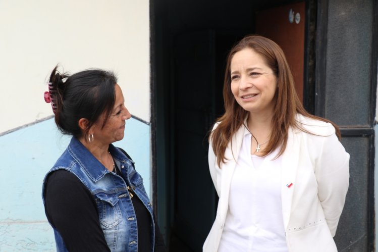 GOBIERNO ENTREGA LOS PRIMEROS RECURSOS PARA RECONSTRUCCIÓN DE VIVIENDAS DAÑADAS GOBIERNO ENTREGA LOS PRIMEROS RECURSOS PARA RECONSTRUCCIÓN DE VIVIENDAS DAÑADAS