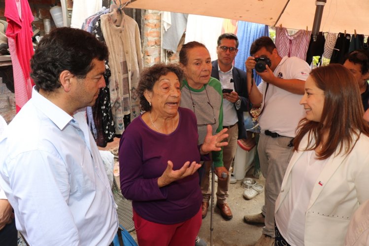 GOBIERNO ENTREGA LOS PRIMEROS RECURSOS PARA RECONSTRUCCIÓN DE VIVIENDAS DAÑADAS GOBIERNO ENTREGA LOS PRIMEROS RECURSOS PARA RECONSTRUCCIÓN DE VIVIENDAS DAÑADAS