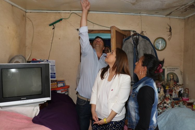 GOBIERNO ENTREGA LOS PRIMEROS RECURSOS PARA RECONSTRUCCIÓN DE VIVIENDAS DAÑADAS GOBIERNO ENTREGA LOS PRIMEROS RECURSOS PARA RECONSTRUCCIÓN DE VIVIENDAS DAÑADAS