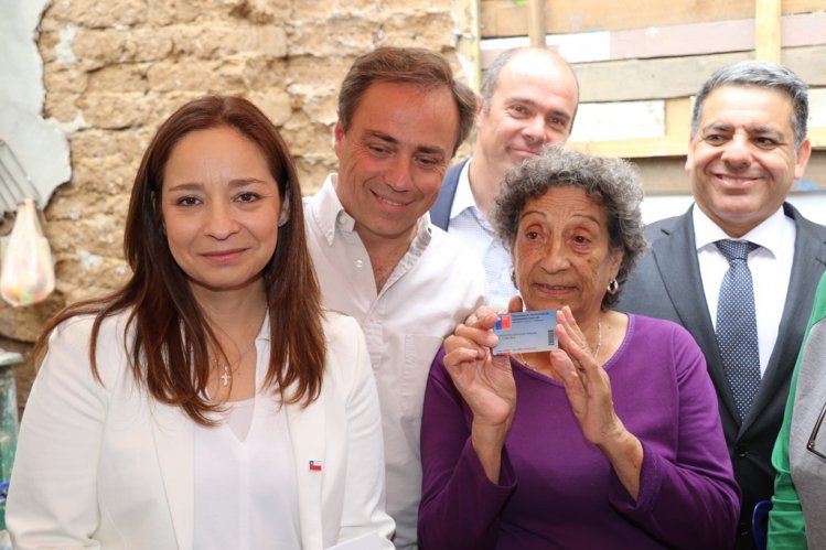 GOBIERNO ENTREGA LOS PRIMEROS RECURSOS PARA RECONSTRUCCIÓN DE VIVIENDAS DAÑADAS GOBIERNO ENTREGA LOS PRIMEROS RECURSOS PARA RECONSTRUCCIÓN DE VIVIENDAS DAÑADAS