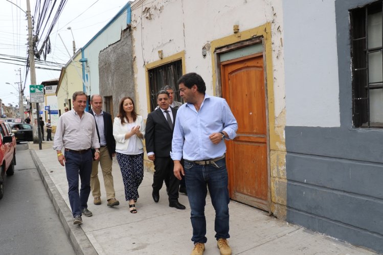 GOBIERNO ENTREGA LOS PRIMEROS RECURSOS PARA RECONSTRUCCIÓN DE VIVIENDAS DAÑADAS GOBIERNO ENTREGA LOS PRIMEROS RECURSOS PARA RECONSTRUCCIÓN DE VIVIENDAS DAÑADAS