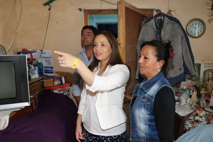 GOBIERNO ENTREGA LOS PRIMEROS RECURSOS PARA RECONSTRUCCIÓN DE VIVIENDAS DAÑADAS GOBIERNO ENTREGA LOS PRIMEROS RECURSOS PARA RECONSTRUCCIÓN DE VIVIENDAS DAÑADAS