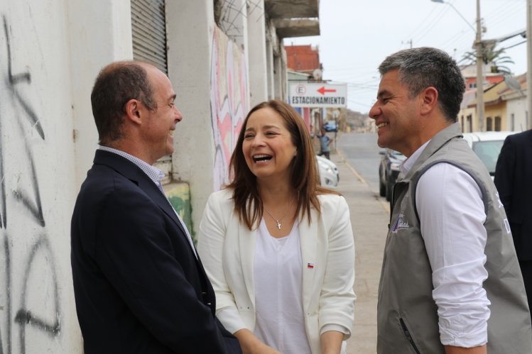 GOBIERNO ENTREGA LOS PRIMEROS RECURSOS PARA RECONSTRUCCIÓN DE VIVIENDAS DAÑADAS GOBIERNO ENTREGA LOS PRIMEROS RECURSOS PARA RECONSTRUCCIÓN DE VIVIENDAS DAÑADAS