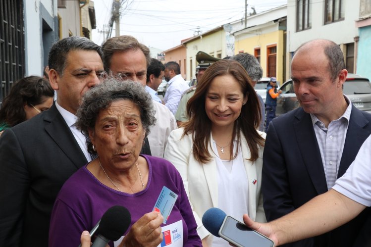 GOBIERNO ENTREGA LOS PRIMEROS RECURSOS PARA RECONSTRUCCIÓN DE VIVIENDAS DAÑADAS GOBIERNO ENTREGA LOS PRIMEROS RECURSOS PARA RECONSTRUCCIÓN DE VIVIENDAS DAÑADAS