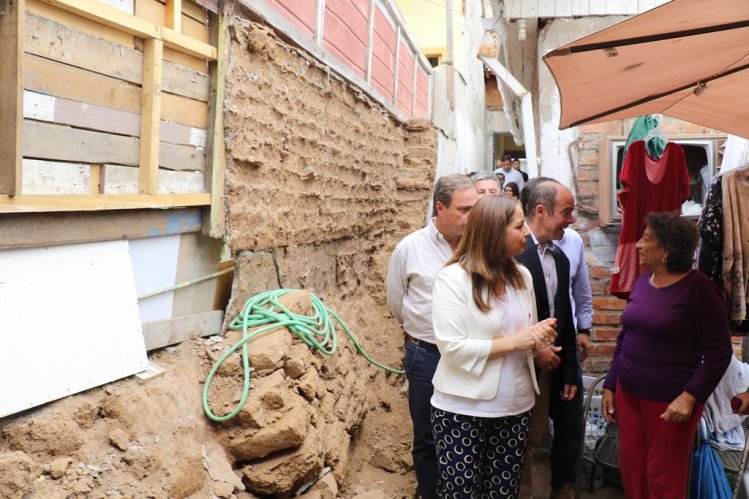 GOBIERNO ENTREGA LOS PRIMEROS RECURSOS PARA RECONSTRUCCIÓN DE VIVIENDAS DAÑADAS GOBIERNO ENTREGA LOS PRIMEROS RECURSOS PARA RECONSTRUCCIÓN DE VIVIENDAS DAÑADAS