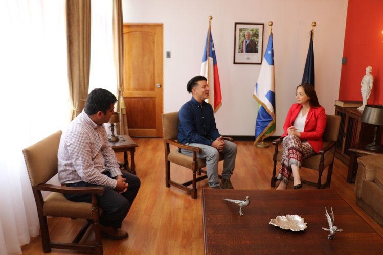 INTENDENTA PINTO DESTACA LOGROS DE JOVEN ESTUDIANTE EXTRANJERO INTENDENTA PINTO DESTACA LOGROS DE JOVEN ESTUDIANTE EXTRANJERO