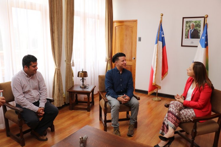 INTENDENTA PINTO DESTACA LOGROS DE JOVEN ESTUDIANTE EXTRANJERO INTENDENTA PINTO DESTACA LOGROS DE JOVEN ESTUDIANTE EXTRANJERO