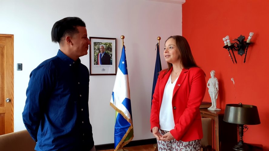 INTENDENTA PINTO DESTACA LOGROS DE JOVEN ESTUDIANTE EXTRANJERO INTENDENTA PINTO DESTACA LOGROS DE JOVEN ESTUDIANTE EXTRANJERO
