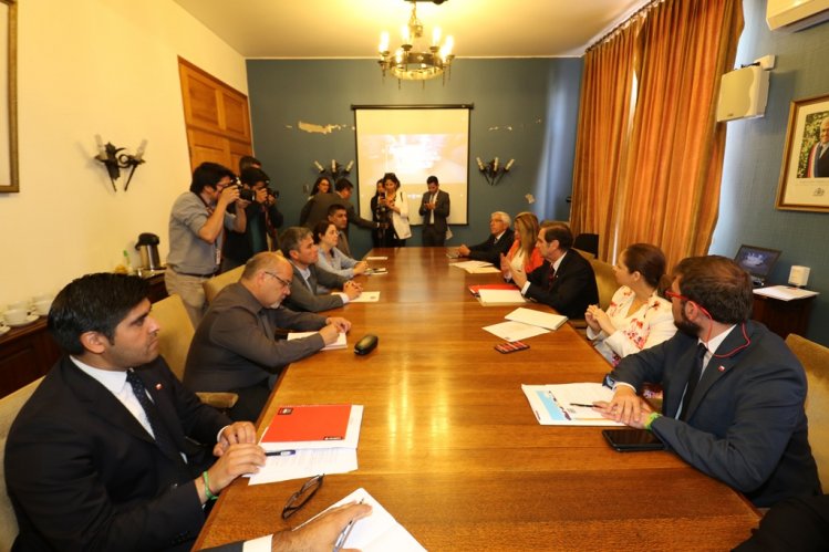 GOBIERNO PROMOVERÁ NUEVAS MEDIDAS DE APOYO A LOS MENORES TRAS RETOMAR TRABAJO EN LA MESA REGIONAL POR LA INFANCIA GOBIERNO PROMOVERÁ NUEVAS MEDIDAS DE APOYO A LOS MENORES TRAS RETOMAR TRABAJO EN LA MESA REGIONAL POR LA INFANCIA