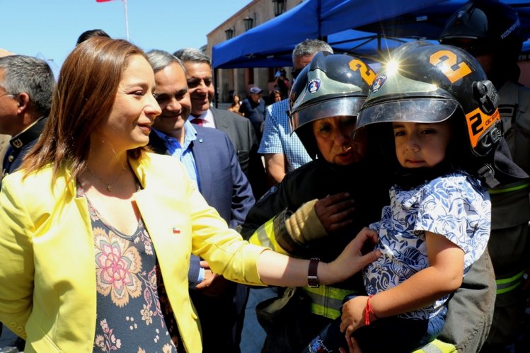 AGUAS DEL VALLE Y BOMBEROS FIRMARON ACUERDO PARA RECAUDAR FONDOS A TRAVÉS DE LA BOLETA