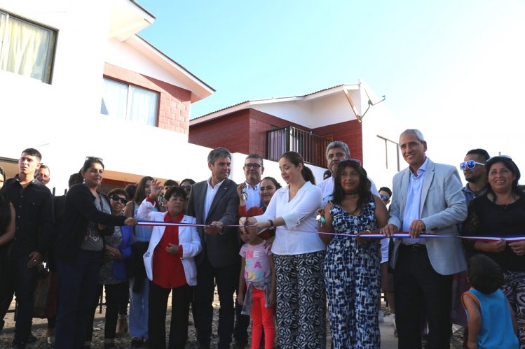 FAMILIAS QUE VIVÍAN EN CAMPAMENTOS DE COQUIMBO CUMPLEN SUEÑO DE LA CASA PROPIA