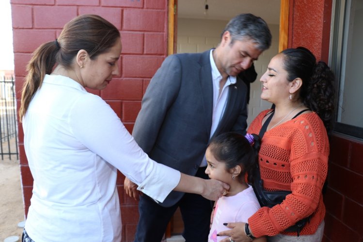 FAMILIAS QUE VIVÍAN EN CAMPAMENTOS DE COQUIMBO CUMPLEN SUEÑO DE LA CASA PROPIA FAMILIAS QUE VIVÍAN EN CAMPAMENTOS DE COQUIMBO CUMPLEN SUEÑO DE LA CASA PROPIA
