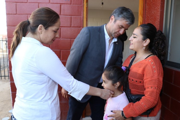 FAMILIAS QUE VIVÍAN EN CAMPAMENTOS DE COQUIMBO CUMPLEN SUEÑO DE LA CASA PROPIA