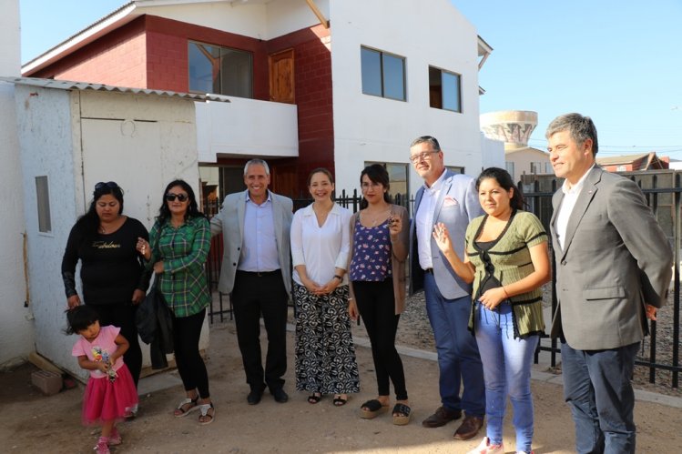 FAMILIAS QUE VIVÍAN EN CAMPAMENTOS DE COQUIMBO CUMPLEN SUEÑO DE LA CASA PROPIA