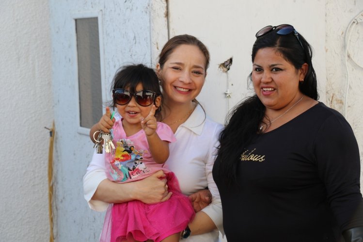 FAMILIAS QUE VIVÍAN EN CAMPAMENTOS DE COQUIMBO CUMPLEN SUEÑO DE LA CASA PROPIA FAMILIAS QUE VIVÍAN EN CAMPAMENTOS DE COQUIMBO CUMPLEN SUEÑO DE LA CASA PROPIA