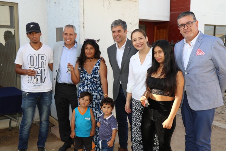 FAMILIAS QUE VIVÍAN EN CAMPAMENTOS DE COQUIMBO CUMPLEN SUEÑO DE LA CASA PROPIA