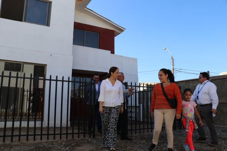 FAMILIAS QUE VIVÍAN EN CAMPAMENTOS DE COQUIMBO CUMPLEN SUEÑO DE LA CASA PROPIA