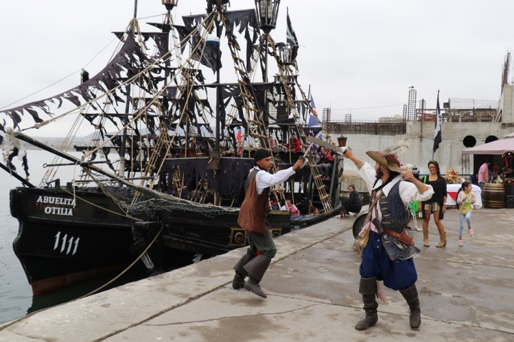 “LOS PIRATAS DE COQUIMBO” MUESTRAN LOS AVANCES OBTENIDOS POR SU EMPRENDIMIENTO TURÍSTICO CON EL APOYO DEL GOBIERNO “LOS PIRATAS DE COQUIMBO” MUESTRAN LOS AVANCES OBTENIDOS POR SU EMPRENDIMIENTO TURÍSTICO CON EL APOYO DEL GOBIERNO