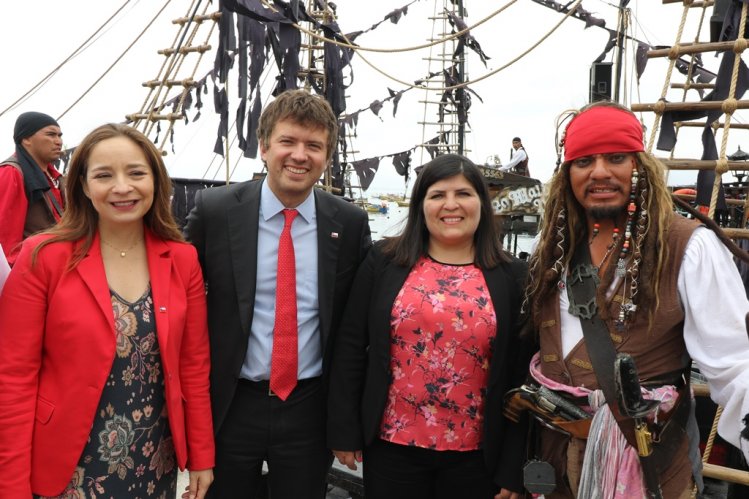 “LOS PIRATAS DE COQUIMBO” MUESTRAN LOS AVANCES OBTENIDOS POR SU EMPRENDIMIENTO TURÍSTICO CON EL APOYO DEL GOBIERNO “LOS PIRATAS DE COQUIMBO” MUESTRAN LOS AVANCES OBTENIDOS POR SU EMPRENDIMIENTO TURÍSTICO CON EL APOYO DEL GOBIERNO