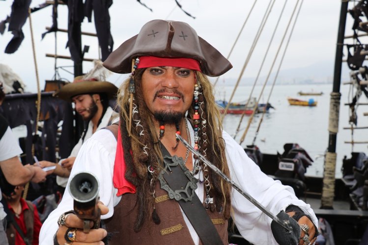 “LOS PIRATAS DE COQUIMBO” MUESTRAN LOS AVANCES OBTENIDOS POR SU EMPRENDIMIENTO TURÍSTICO CON EL APOYO DEL GOBIERNO “LOS PIRATAS DE COQUIMBO” MUESTRAN LOS AVANCES OBTENIDOS POR SU EMPRENDIMIENTO TURÍSTICO CON EL APOYO DEL GOBIERNO