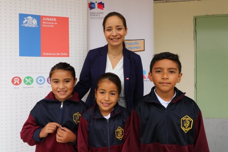 MÁS DE CIEN MIL ESTUDIANTES RECIBIRÁN COMPLETO KIT DE ÚTILES ESCOLARES MÁS DE CIEN MIL ESTUDIANTES RECIBIRÁN COMPLETO KIT DE ÚTILES ESCOLARES