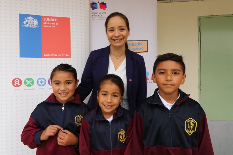 MÁS DE CIEN MIL ESTUDIANTES RECIBIRÁN COMPLETO KIT DE ÚTILES ESCOLARES